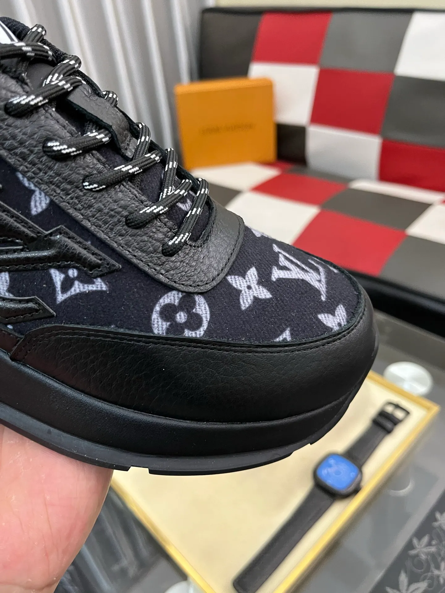 Men's shoes 💰: 438⌚️⌚️[LOUIS VUITTON] Same style as Louis Vuitton* official website🚹Men's high-top casual shoes❤️Same style as popular celebrities ~ best-selling at home and abroad Lv focuses on the checkerboard series...Imported first-layer cowhide with special fabrics➕Full sheepskin lining➕Brand-specific hollow outsole💎Number of codes: 38-443️⃣Colors available
